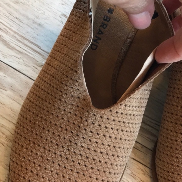 Lucky Brand Taupe Leather Slip On Block Heel Buckle Closer size 6.5 - Picture 6 of 6